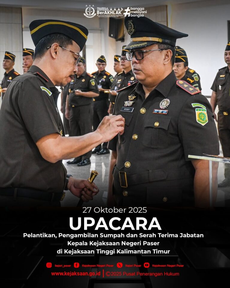 pelantikan, pengambilan sumpah dan serah terima jabatan, para Pejabat eselon II dan eselon III di lingkungan Kejaksaan Tinggi Kalimantan Timur.