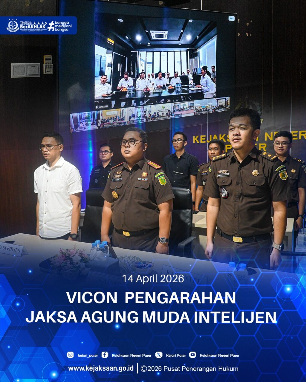 ruang vicon Kejaksaan Negeri Paser, Kepala Kejaksaan Negeri Paser Bpk. Deddy Herliyantho, S.H., M.H., beserta Kasi Intel, Kasi Pidsus, Kasi Pidum dan Jaksa mengikuti kegiatan Vicon Pengarahan Jaksa Agung Muda Intelijen.