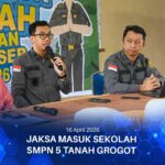 Kegiatan Jaksa Masuk Sekolah yang bertempat di SMPN 5 Tanah Grogot.