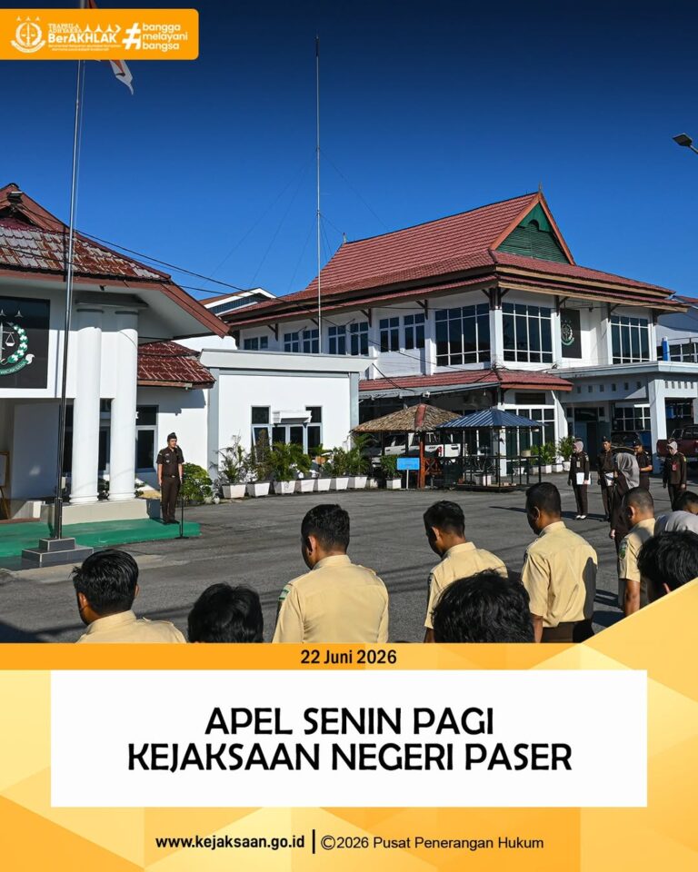 pada hari Senin, tanggal 22 Juni 2026, pukul 08.00 WITA - selesai, bertempat di Halaman Kantor Kejaksaan Negeri Paser, kepala Seksi Intelijen Bpk. Erlando Julimar, S.H. menjadi Pembina Apel diikuti seluruh Pegawai, Outsourcing, serta Honorer.